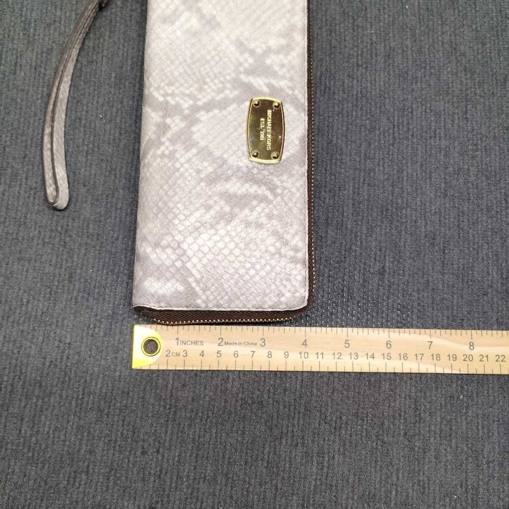 Michael Kors Python Embossed Zip Around Wallet Wristlet Clutch Silver XL - Picture 4 of 12